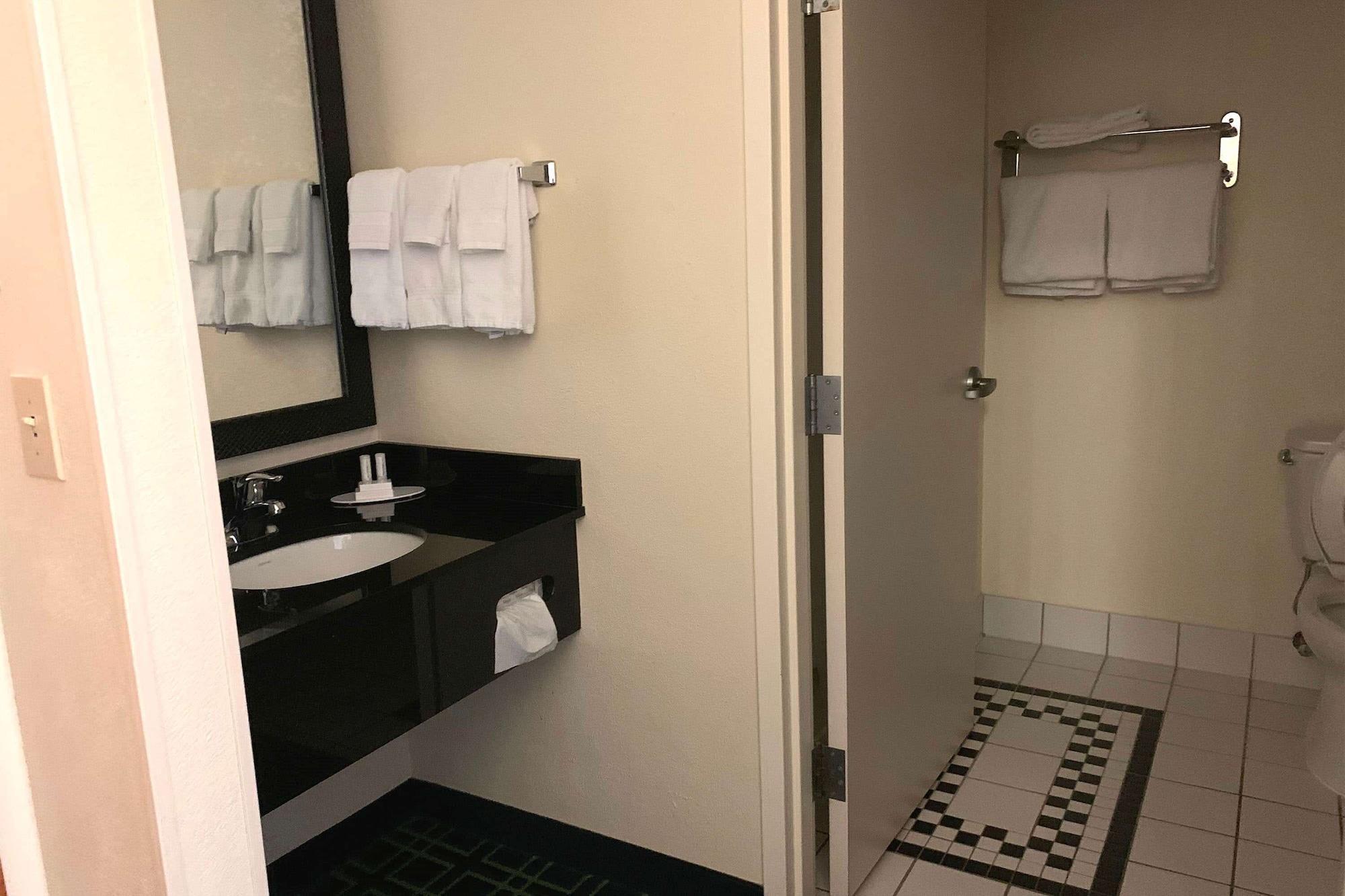 Country Inn & Suites By Radisson, Fayetteville I-95, Nc מראה חיצוני תמונה