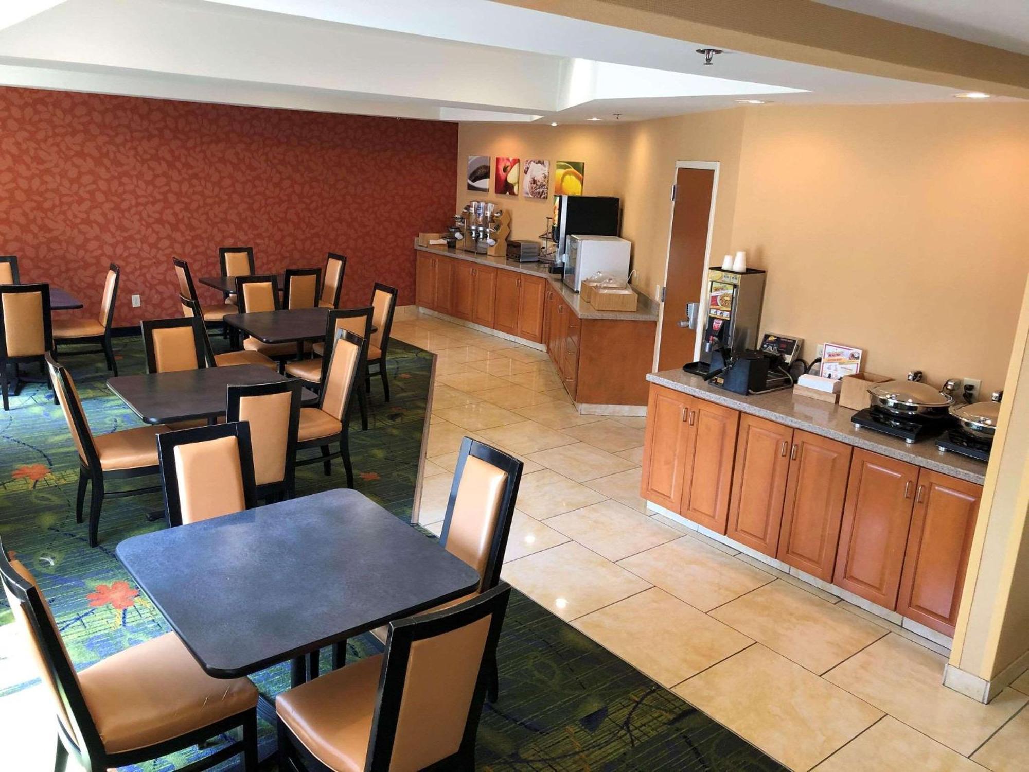 Country Inn & Suites By Radisson, Fayetteville I-95, Nc מראה חיצוני תמונה