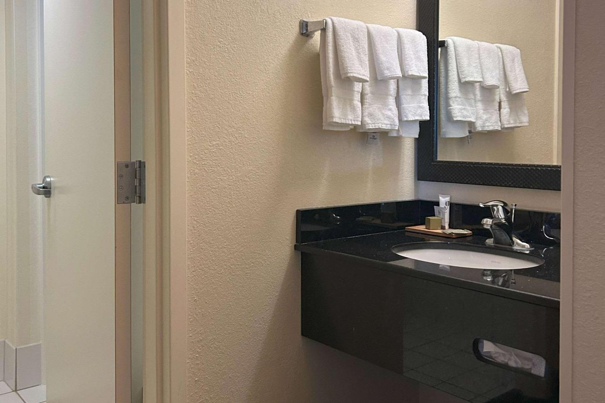 Country Inn & Suites By Radisson, Fayetteville I-95, Nc מראה חיצוני תמונה