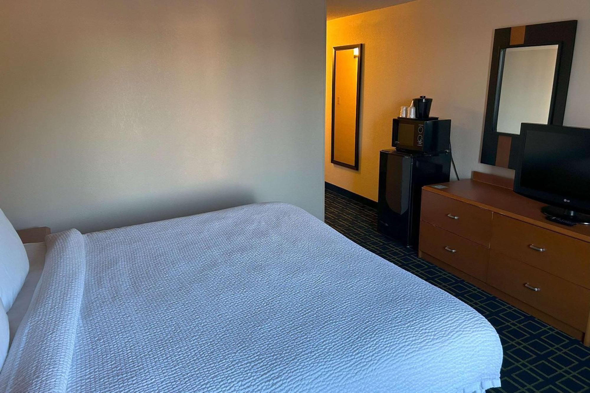 Country Inn & Suites By Radisson, Fayetteville I-95, Nc מראה חיצוני תמונה