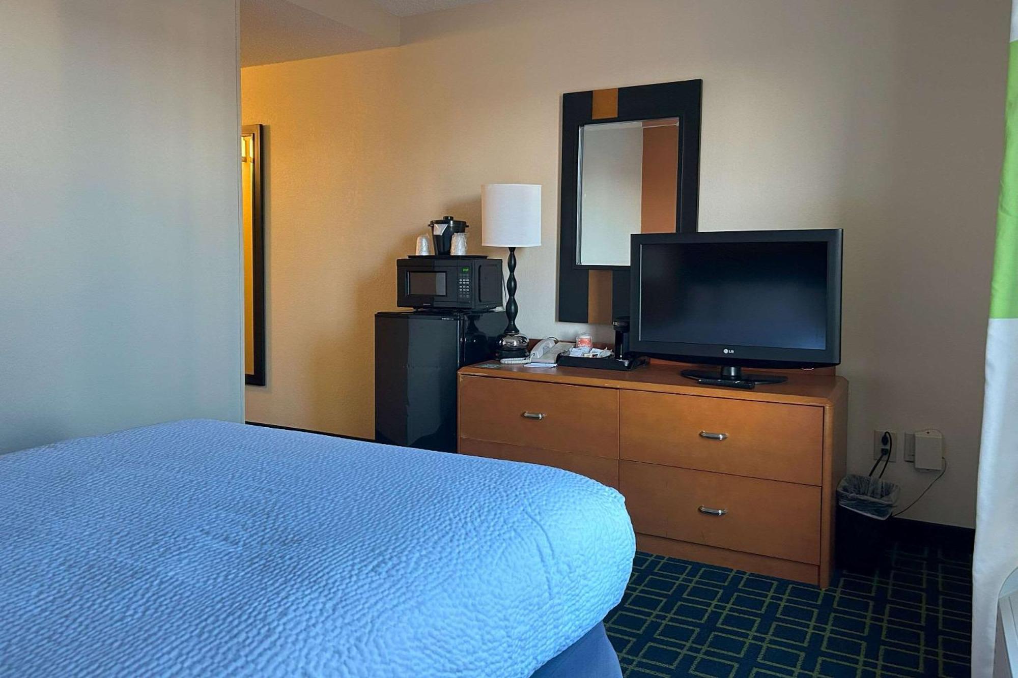 Country Inn & Suites By Radisson, Fayetteville I-95, Nc מראה חיצוני תמונה
